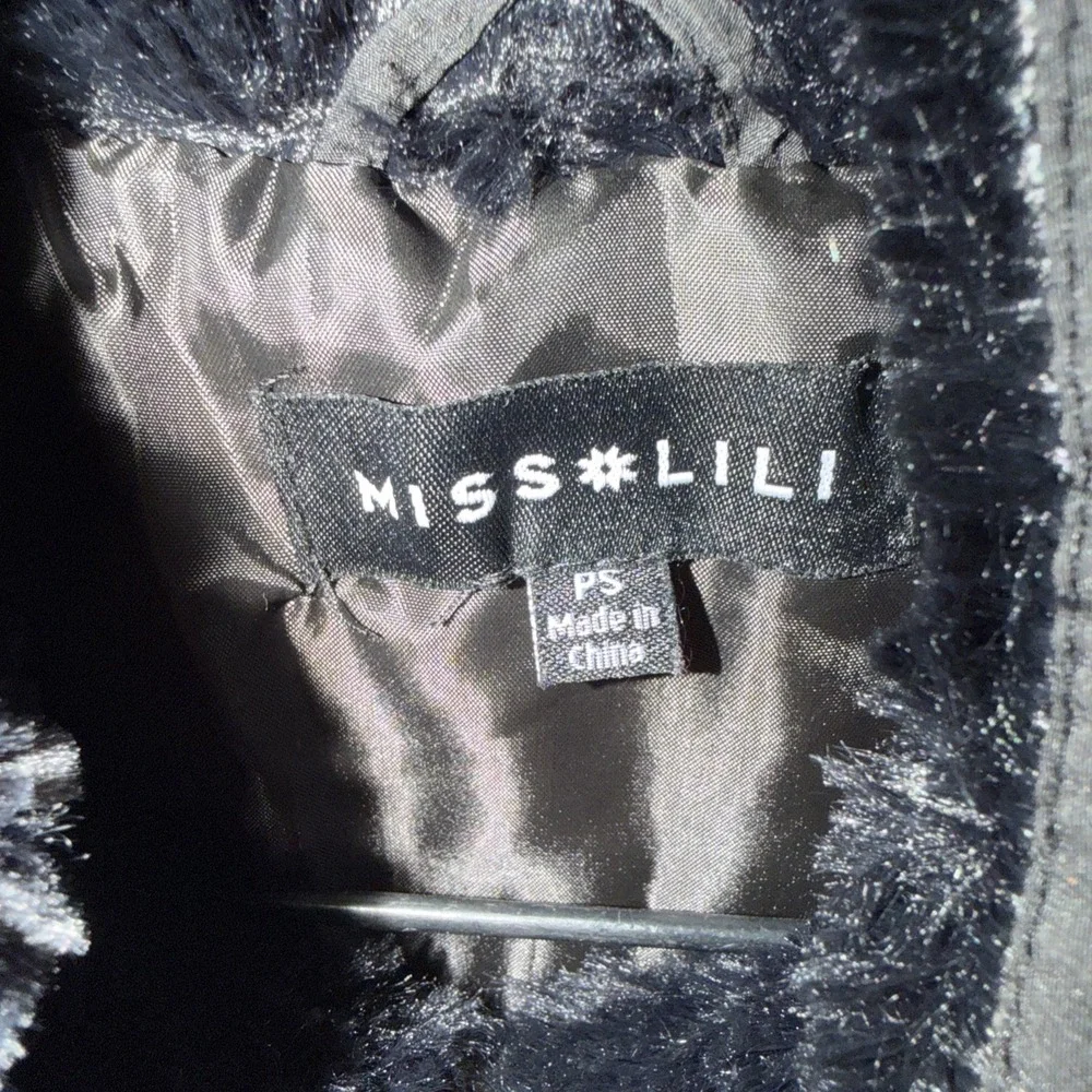 Miss Lili Women's Black Vest Faux Fur Size Petite Small Full Zip Pockets E247 - Picture 2 of 8